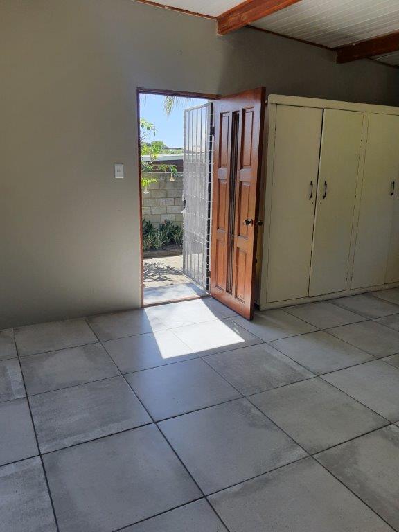 To Let 1 Bedroom Property for Rent in Theescombe Eastern Cape
